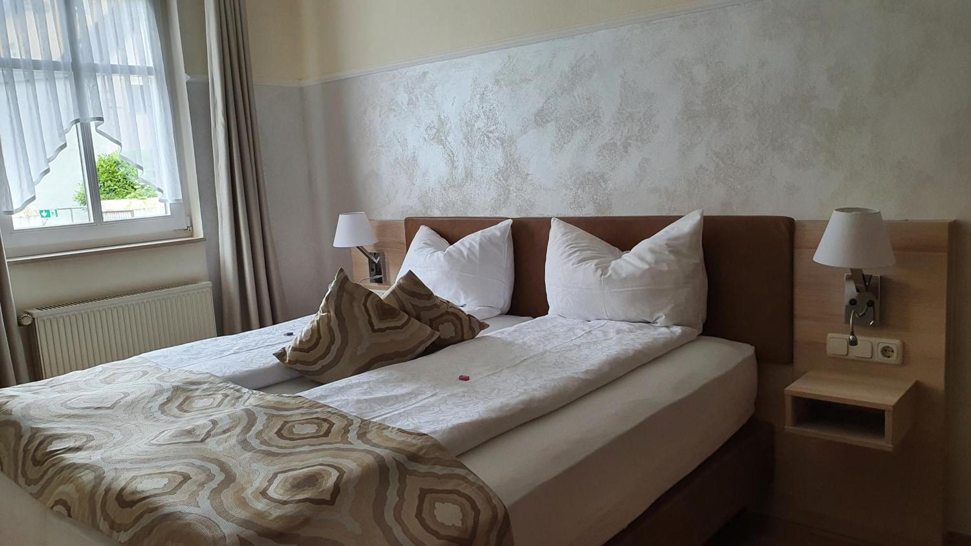 Hotel Zum Anker-Thulls Restaurant Neumagen-Dhron Εξωτερικό φωτογραφία