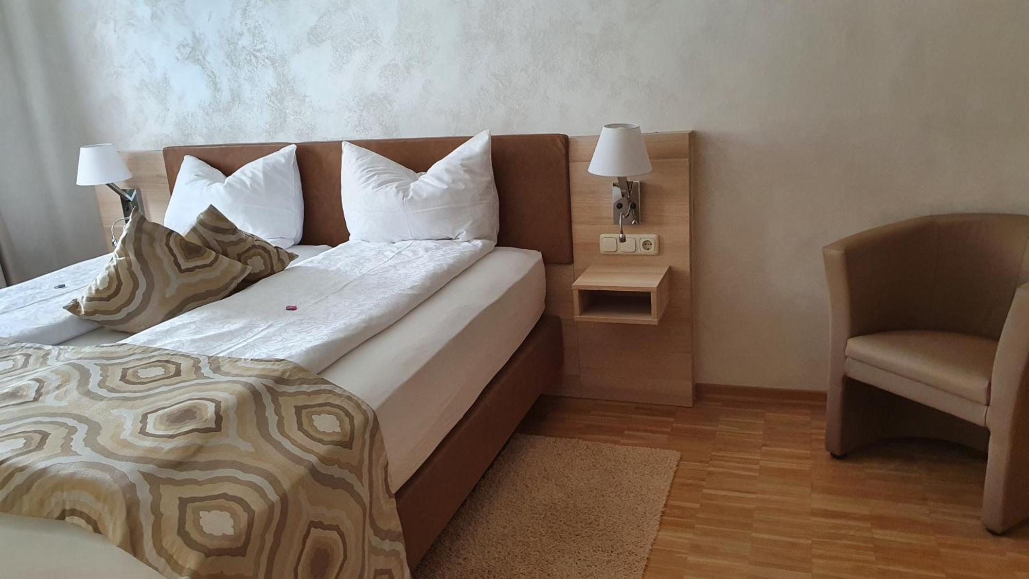 Hotel Zum Anker-Thulls Restaurant Neumagen-Dhron Εξωτερικό φωτογραφία