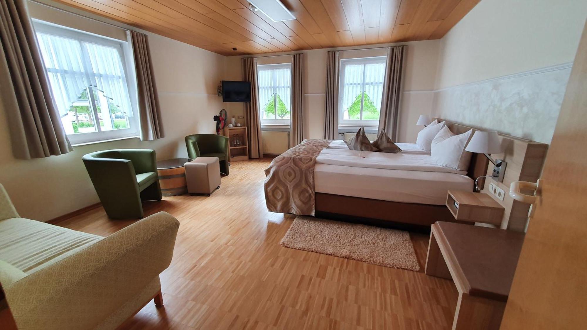Hotel Zum Anker-Thulls Restaurant Neumagen-Dhron Εξωτερικό φωτογραφία