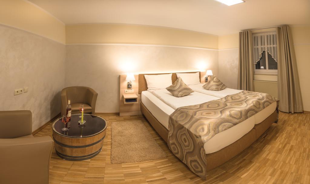 Hotel Zum Anker-Thulls Restaurant Neumagen-Dhron Εξωτερικό φωτογραφία